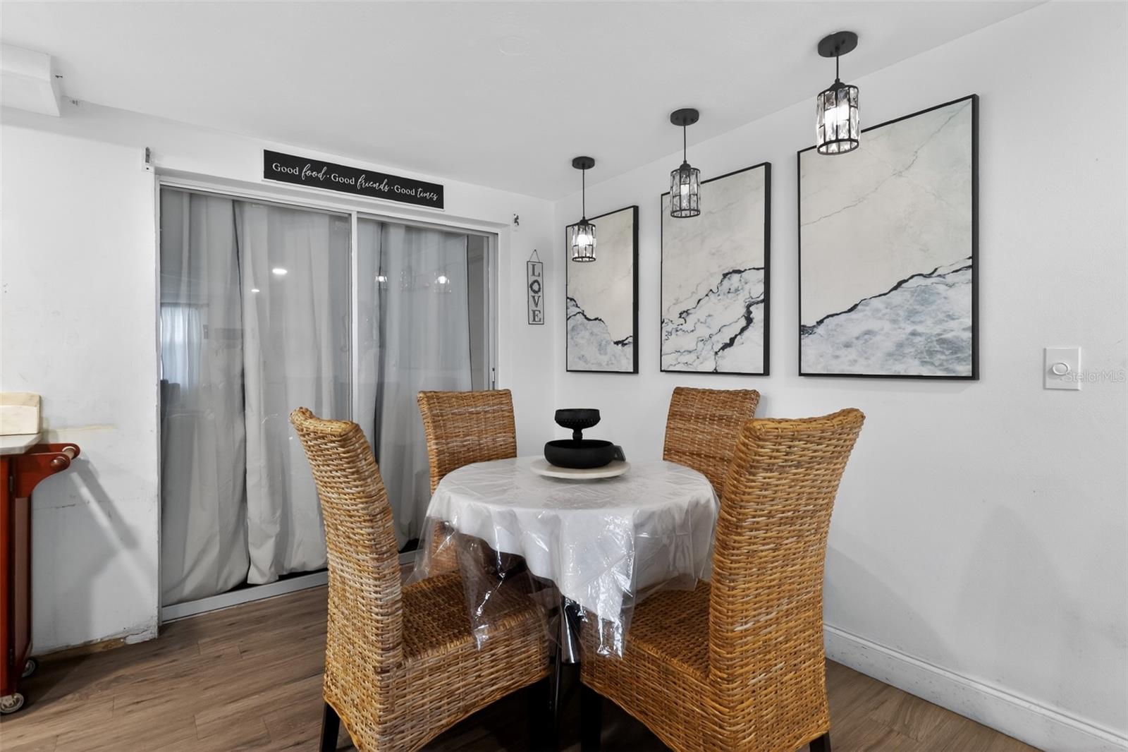 COLONIAL HILLS - Residential