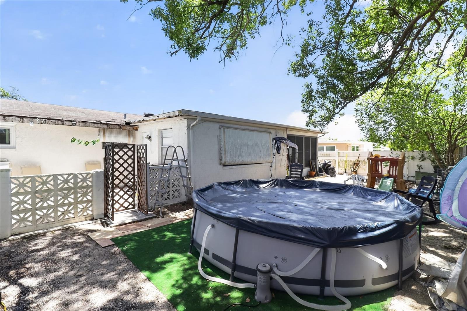 COLONIAL HILLS - Residential