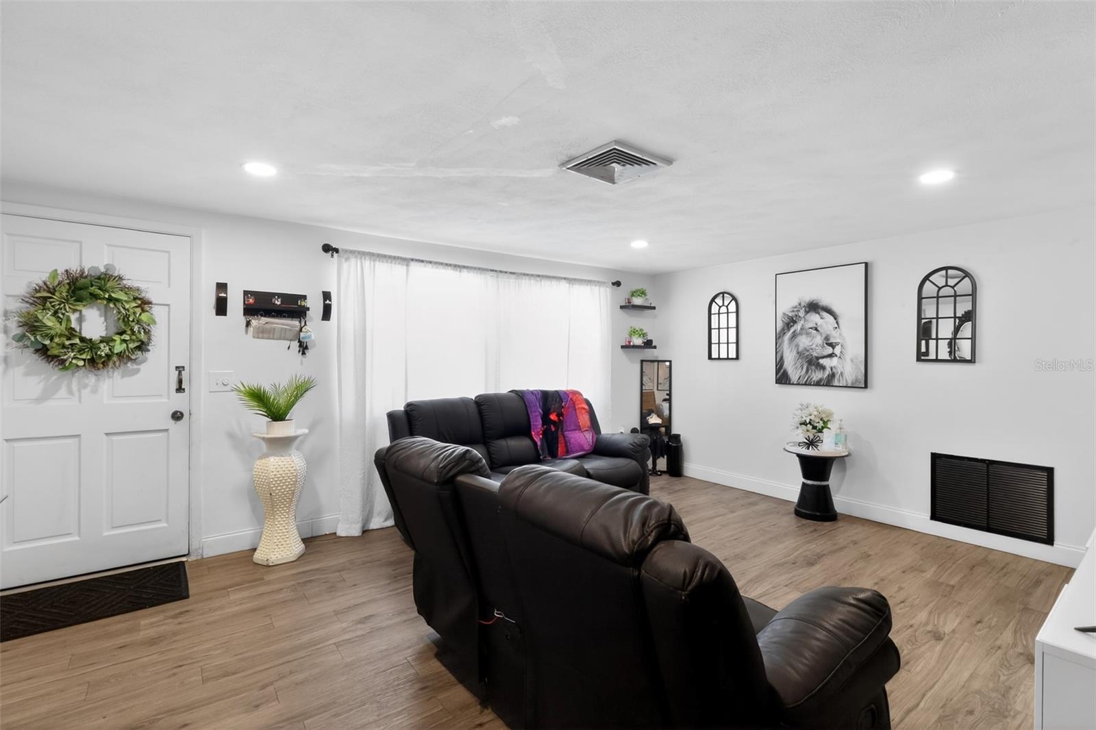 COLONIAL HILLS - Residential