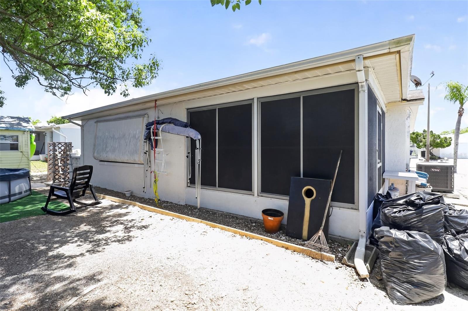 COLONIAL HILLS - Residential