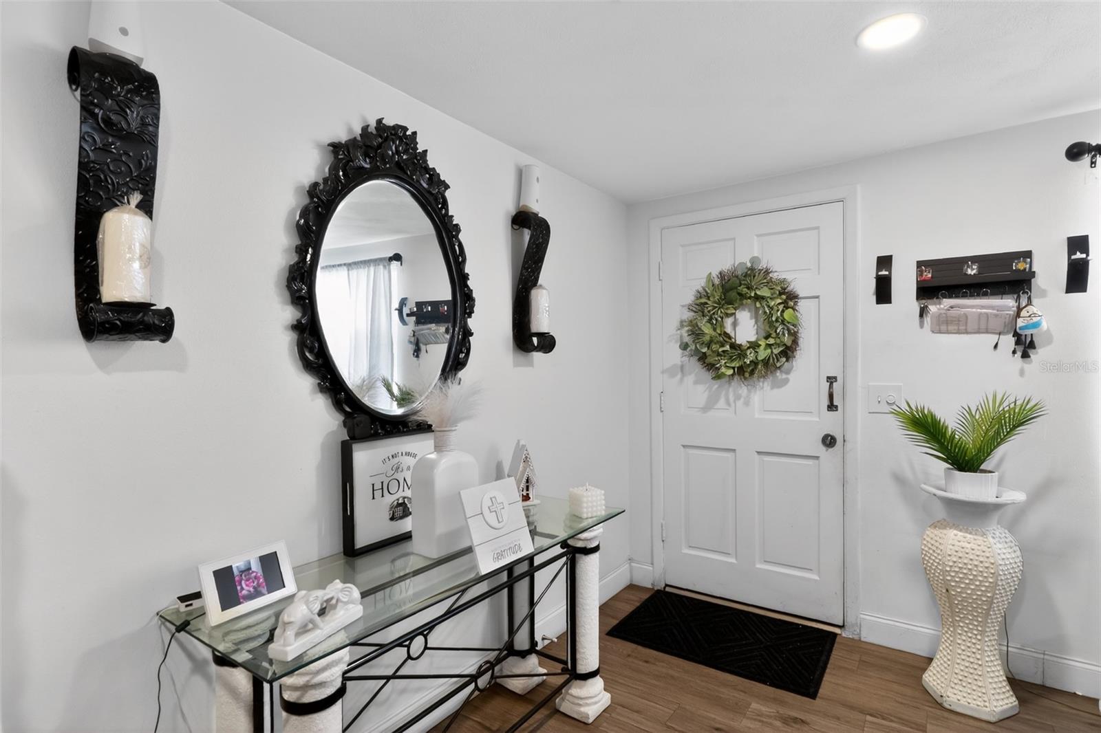COLONIAL HILLS - Residential
