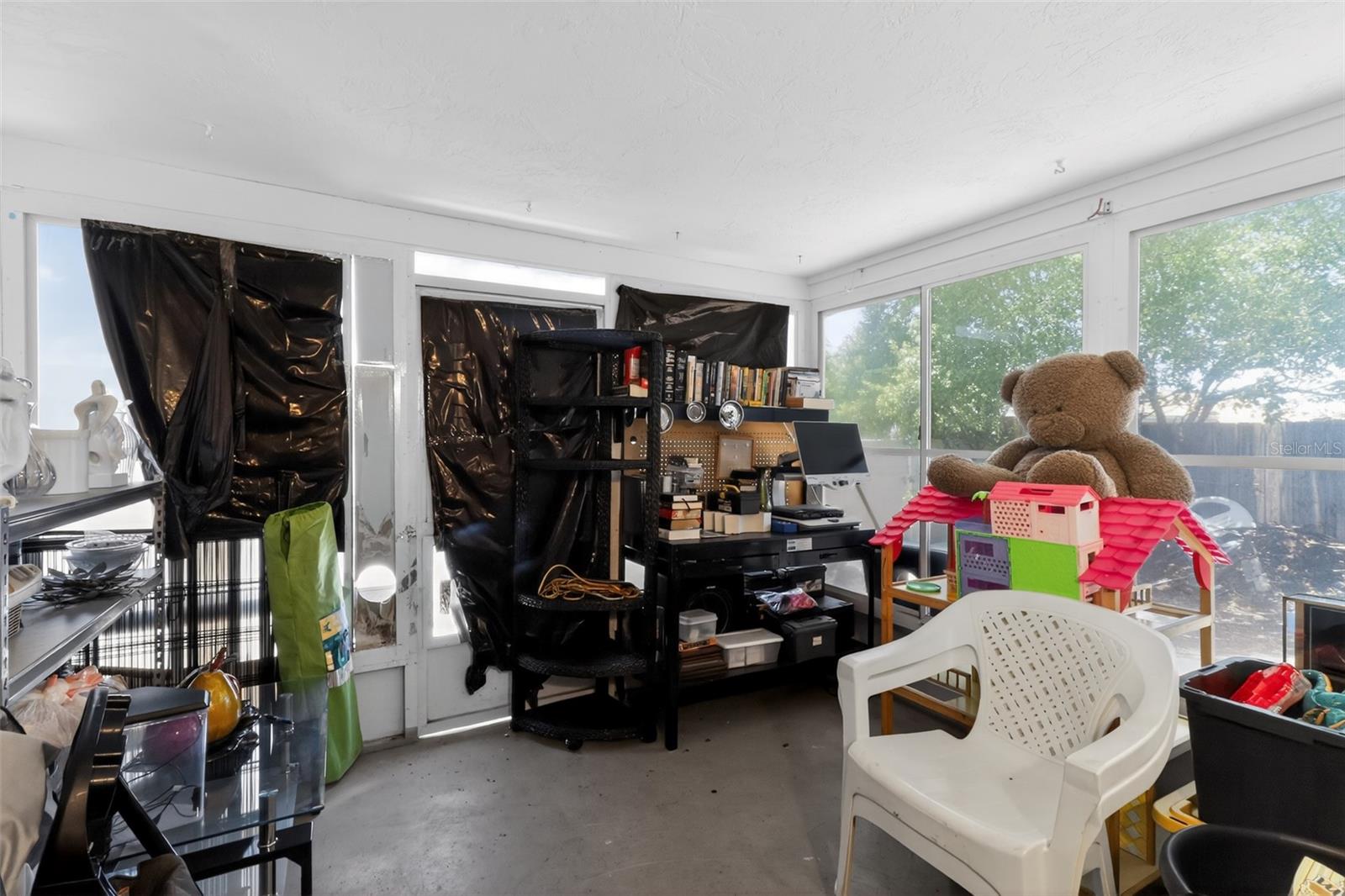 COLONIAL HILLS - Residential