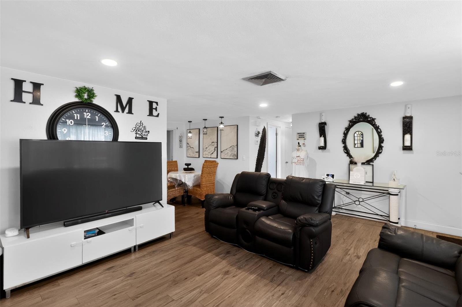 COLONIAL HILLS - Residential