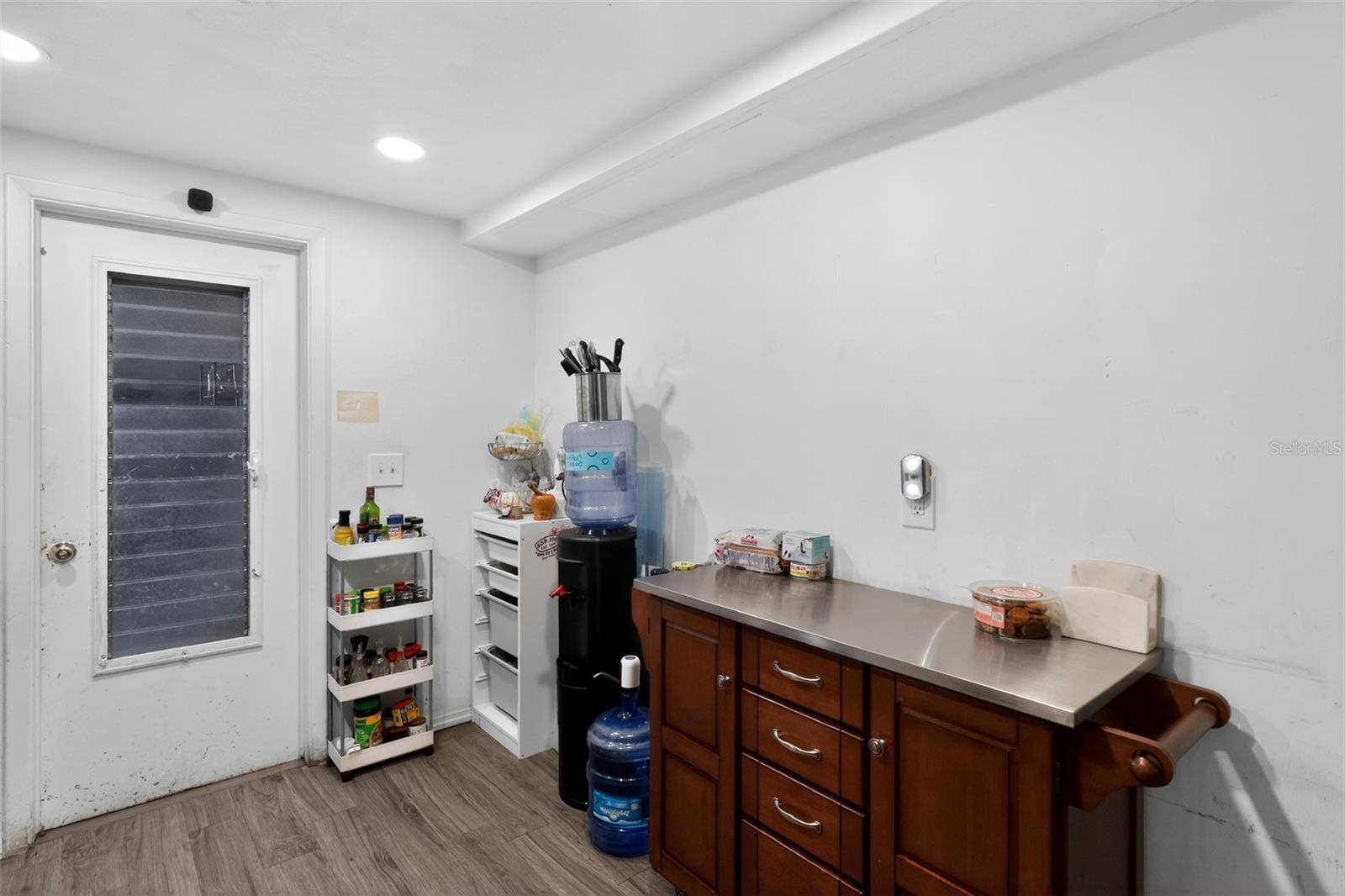 COLONIAL HILLS - Residential