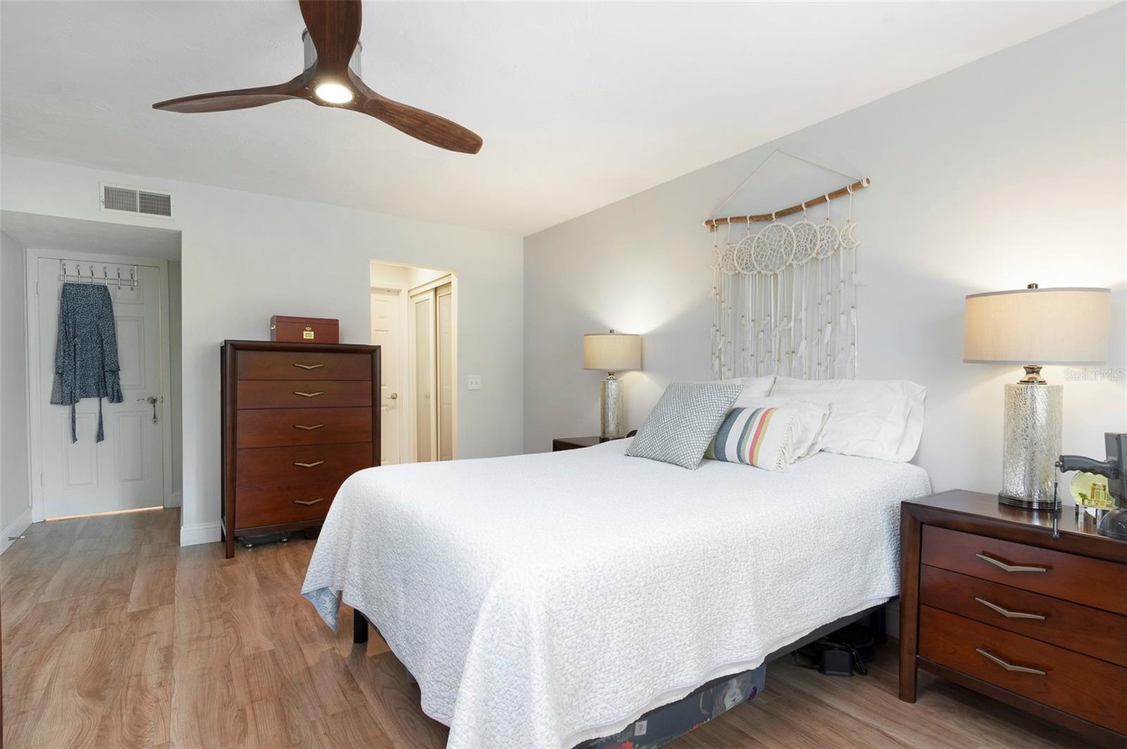 IMPERIAL POINT CONDO - Residential