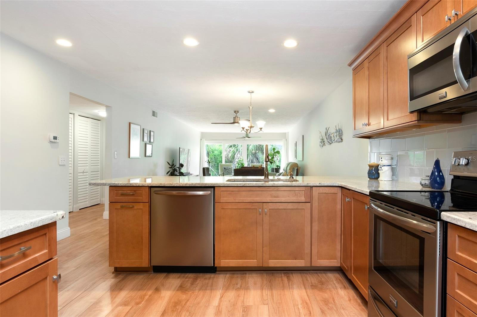 IMPERIAL POINT CONDO - Residential
