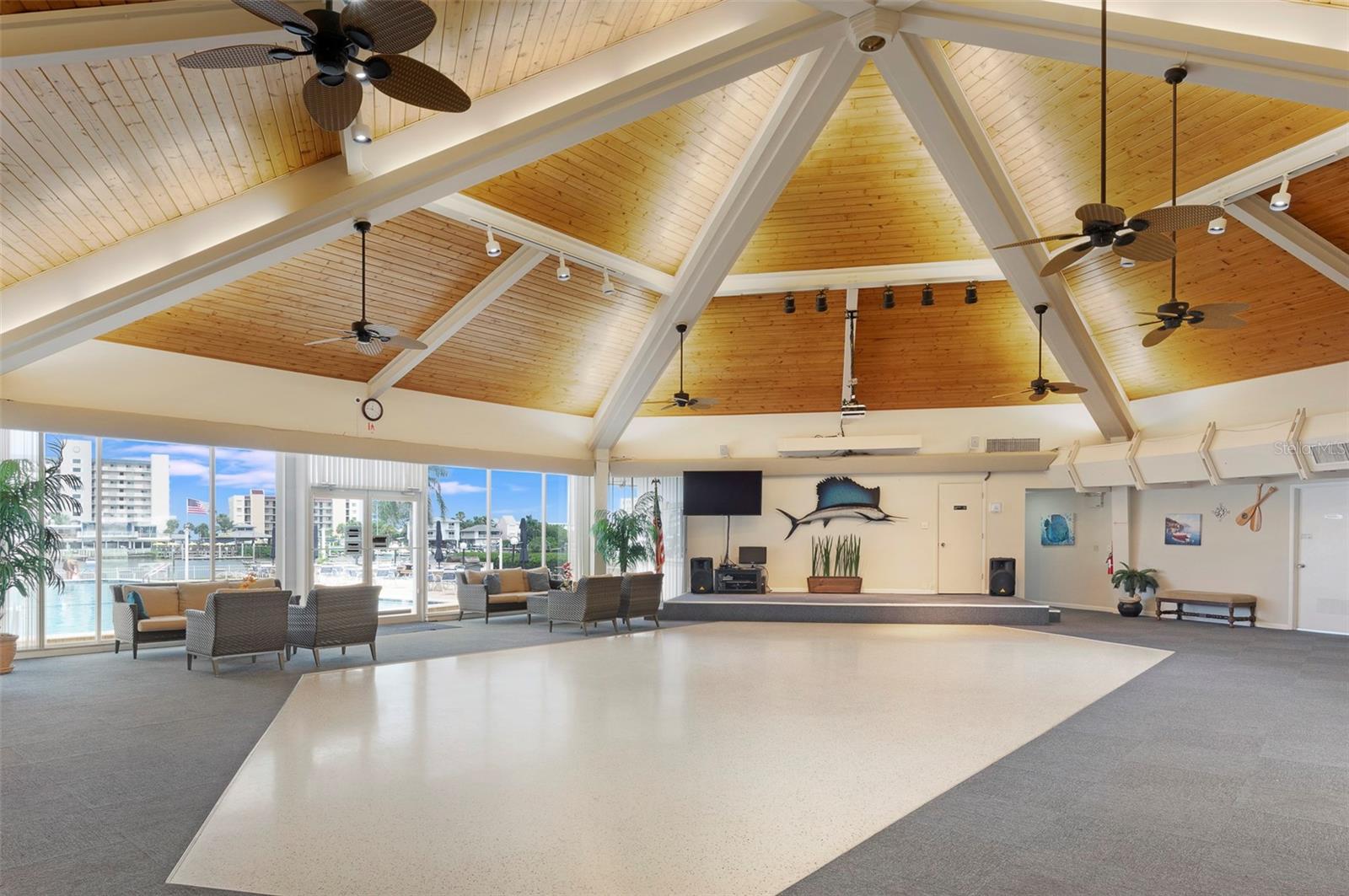 IMPERIAL POINT CONDO - Residential