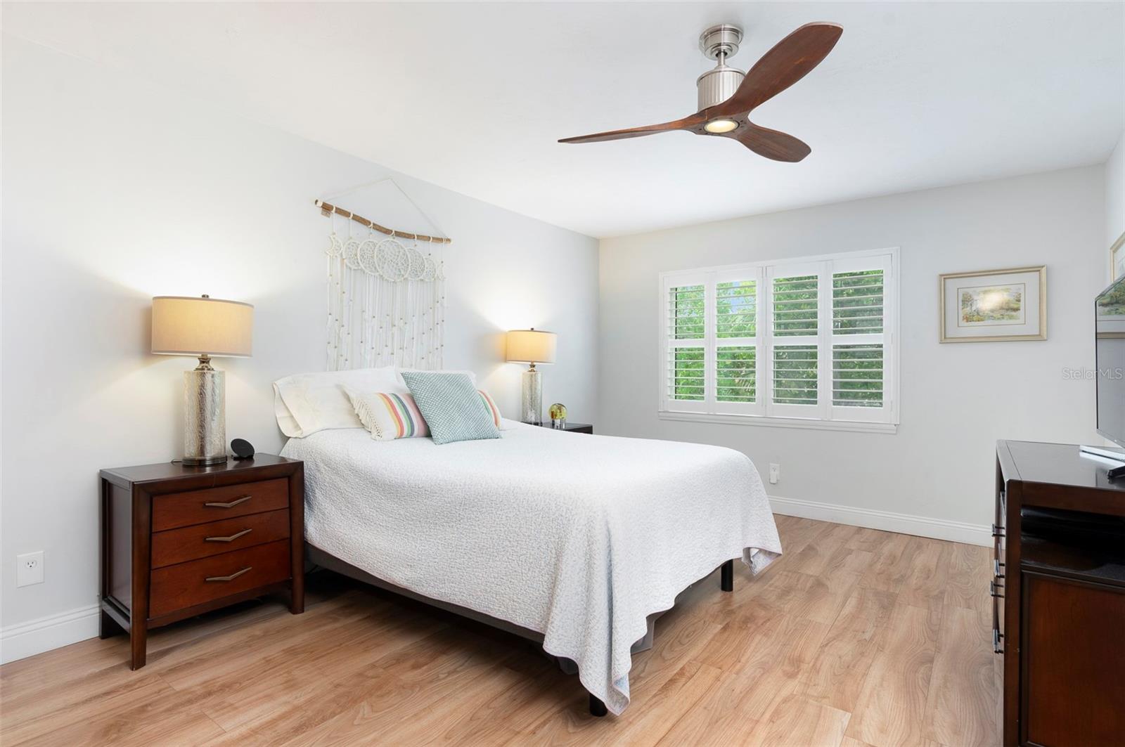 IMPERIAL POINT CONDO - Residential