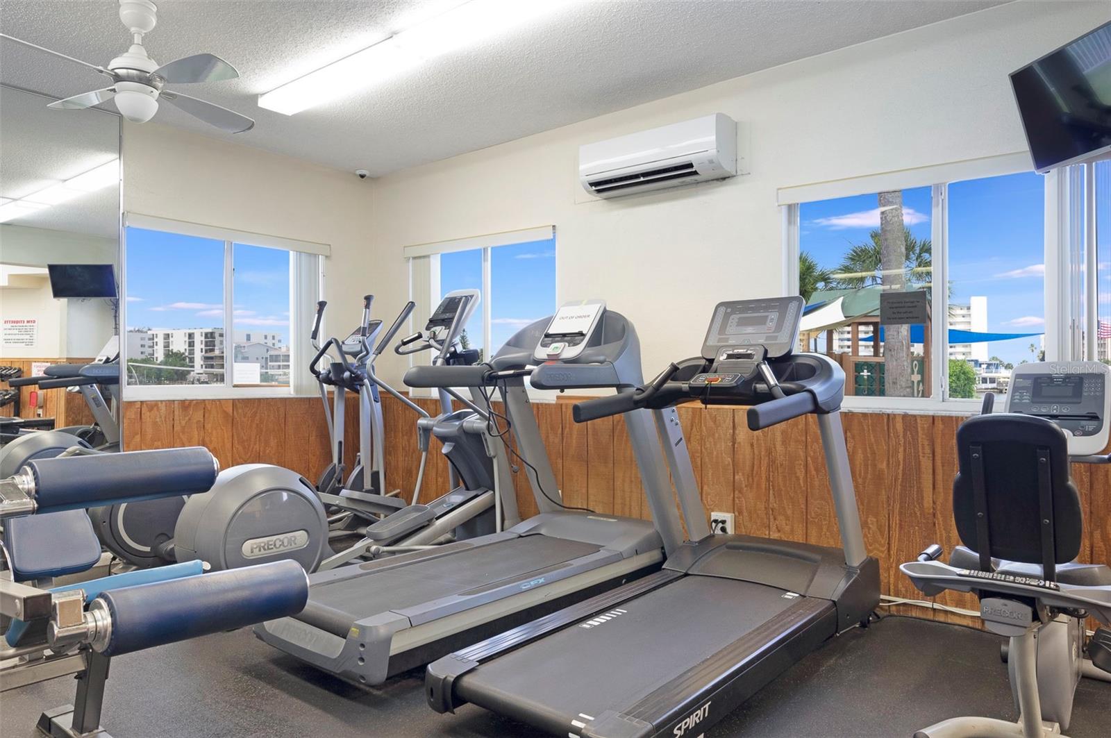 IMPERIAL POINT CONDO - Residential