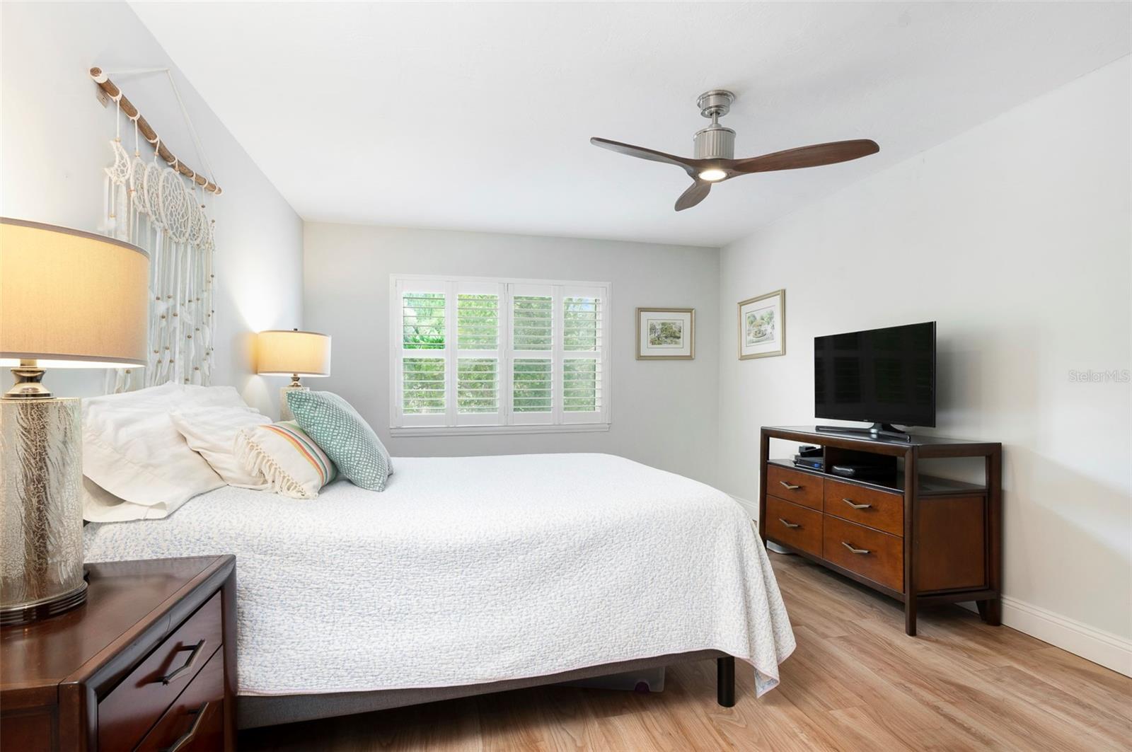 IMPERIAL POINT CONDO - Residential