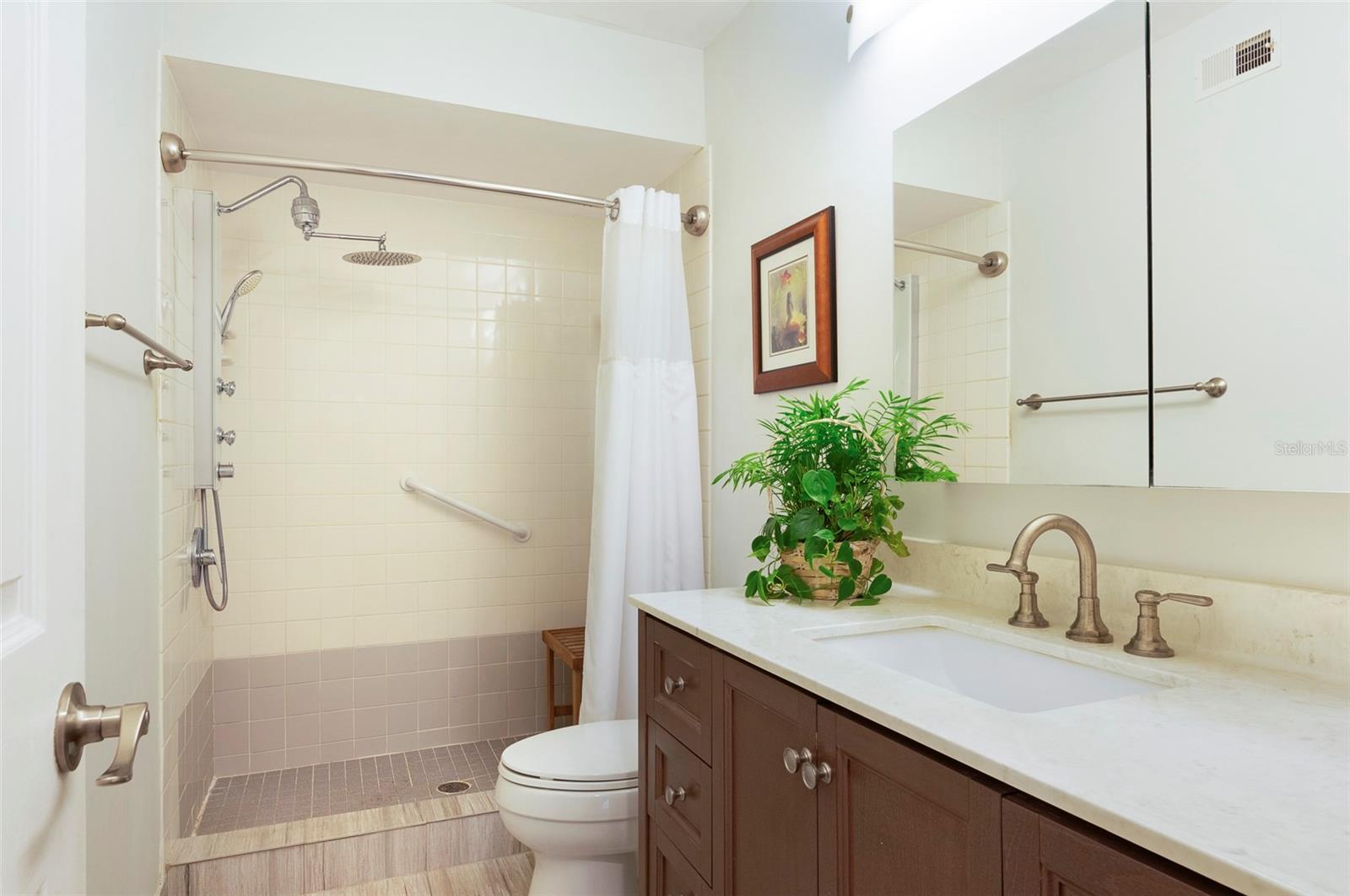 IMPERIAL POINT CONDO - Residential