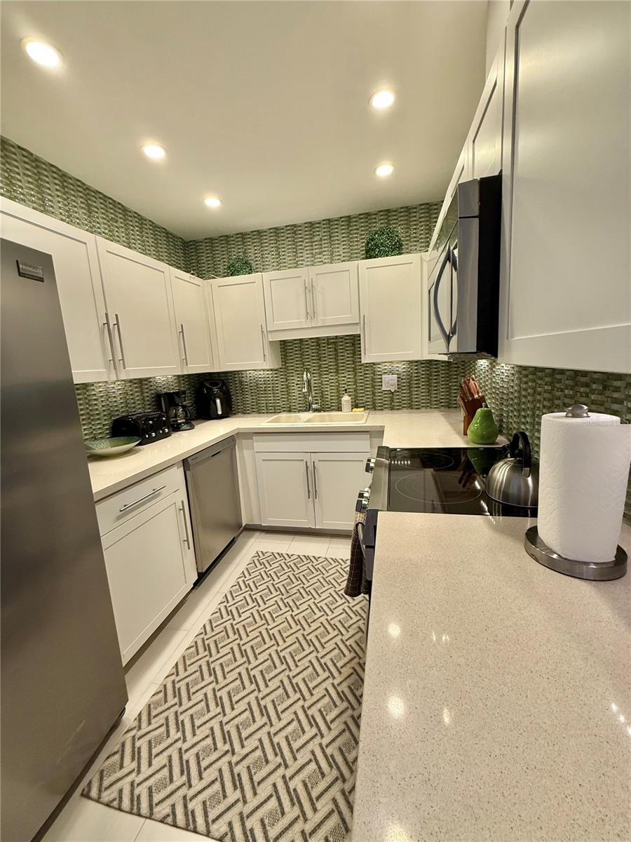 HARBOR TOWERS Y & R - Residential