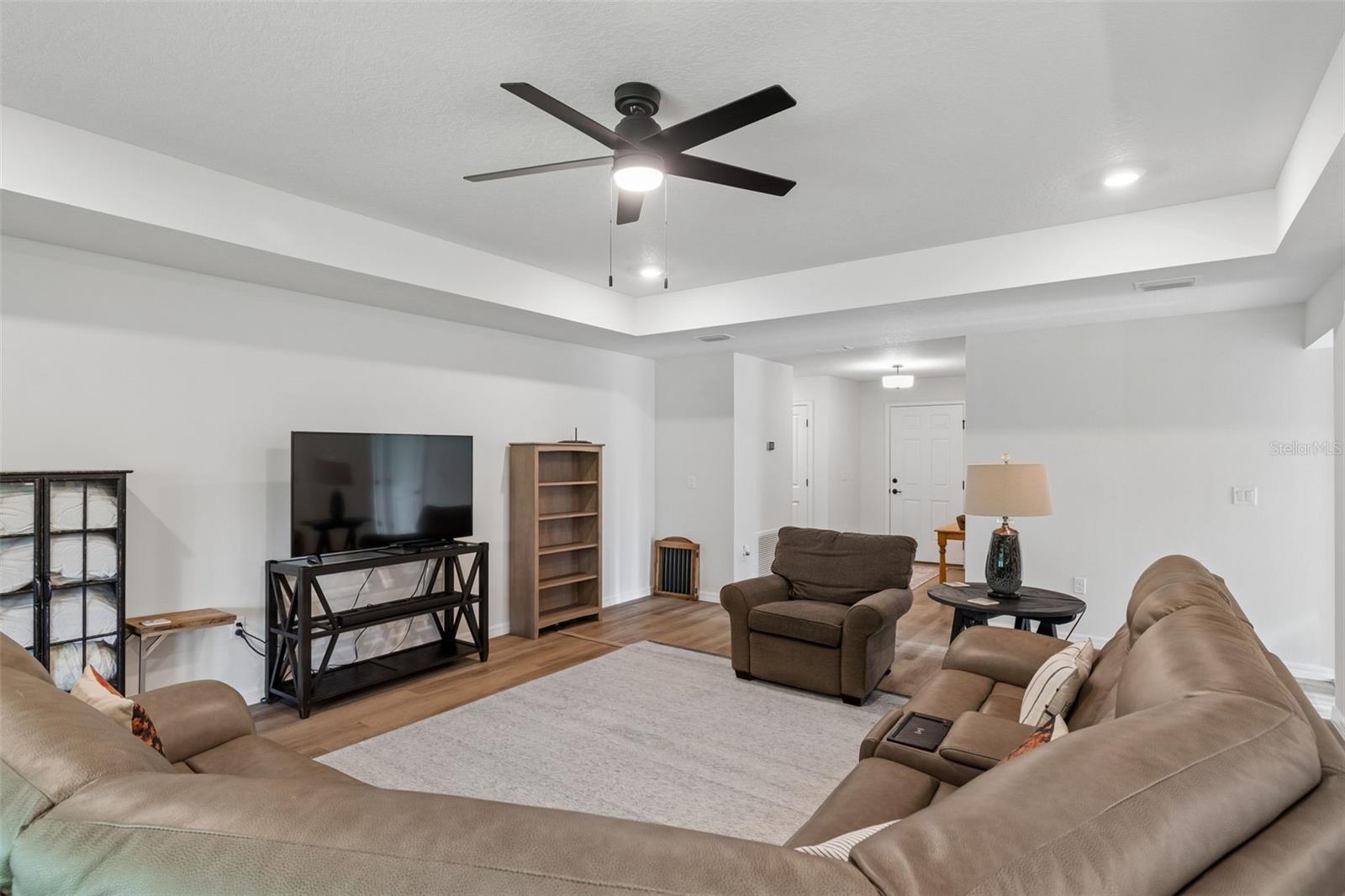VOSS OAK LAKE ESTATE - Residential