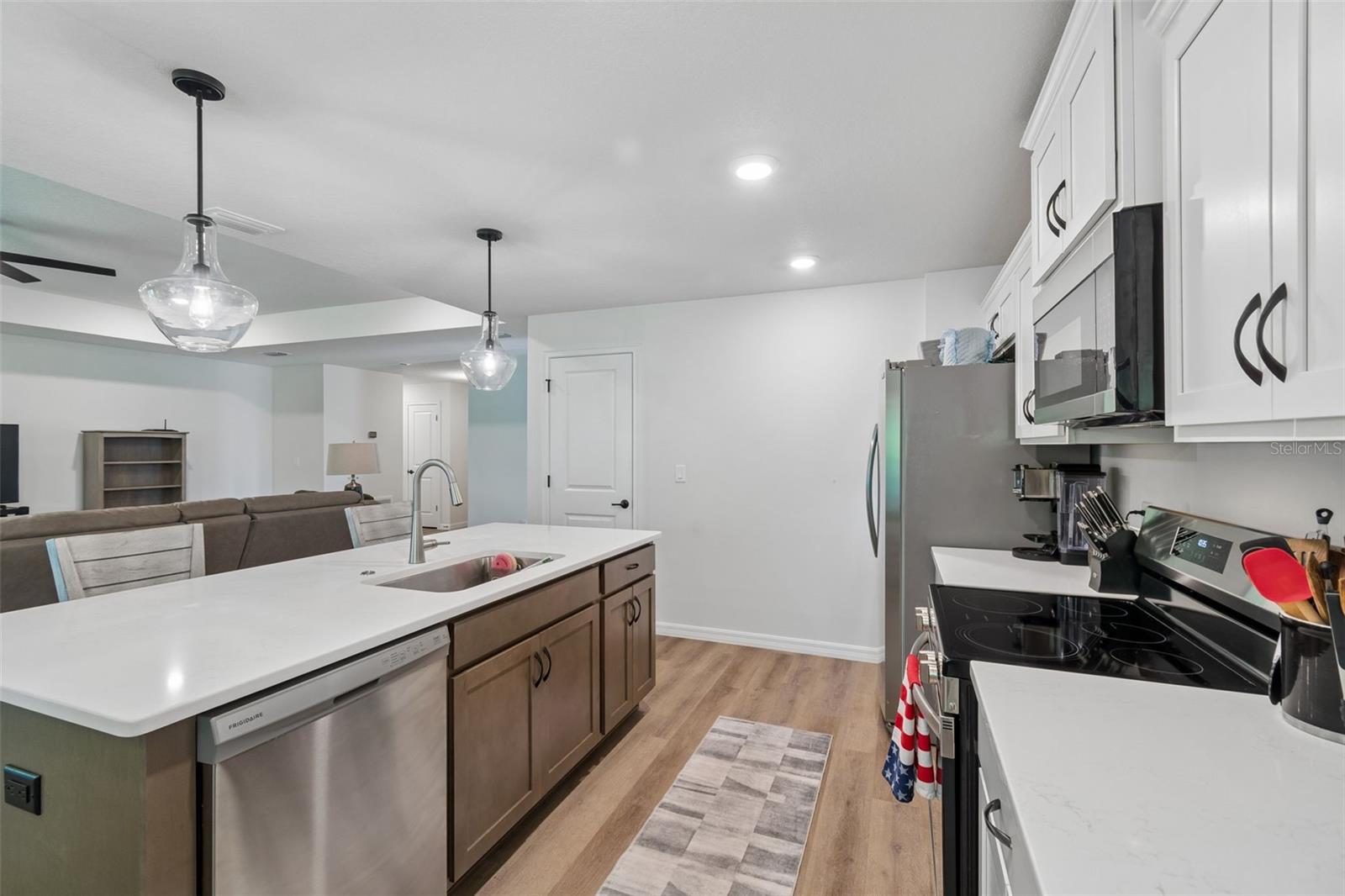 VOSS OAK LAKE ESTATE - Residential
