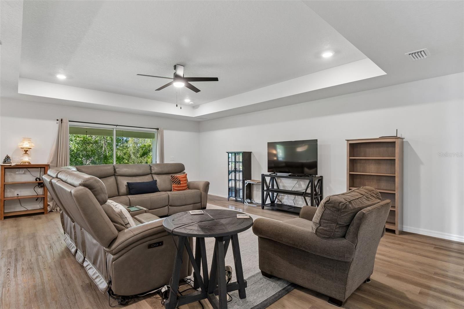 VOSS OAK LAKE ESTATE - Residential