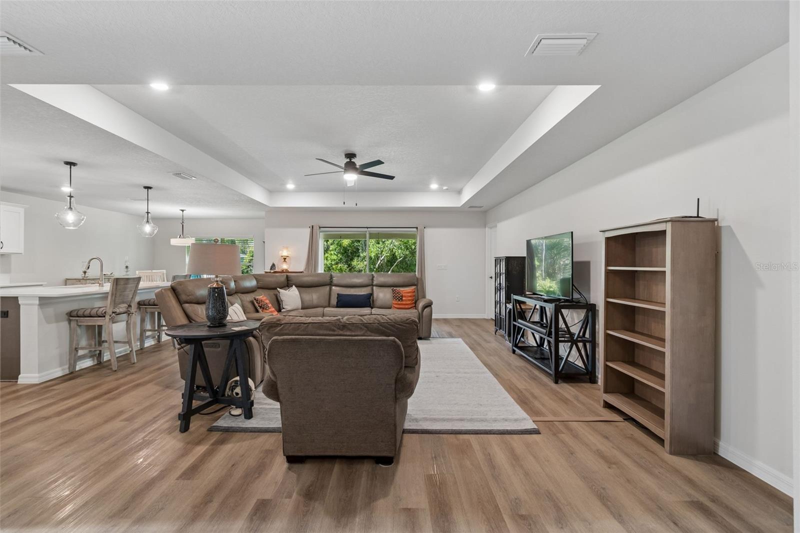 VOSS OAK LAKE ESTATE - Residential