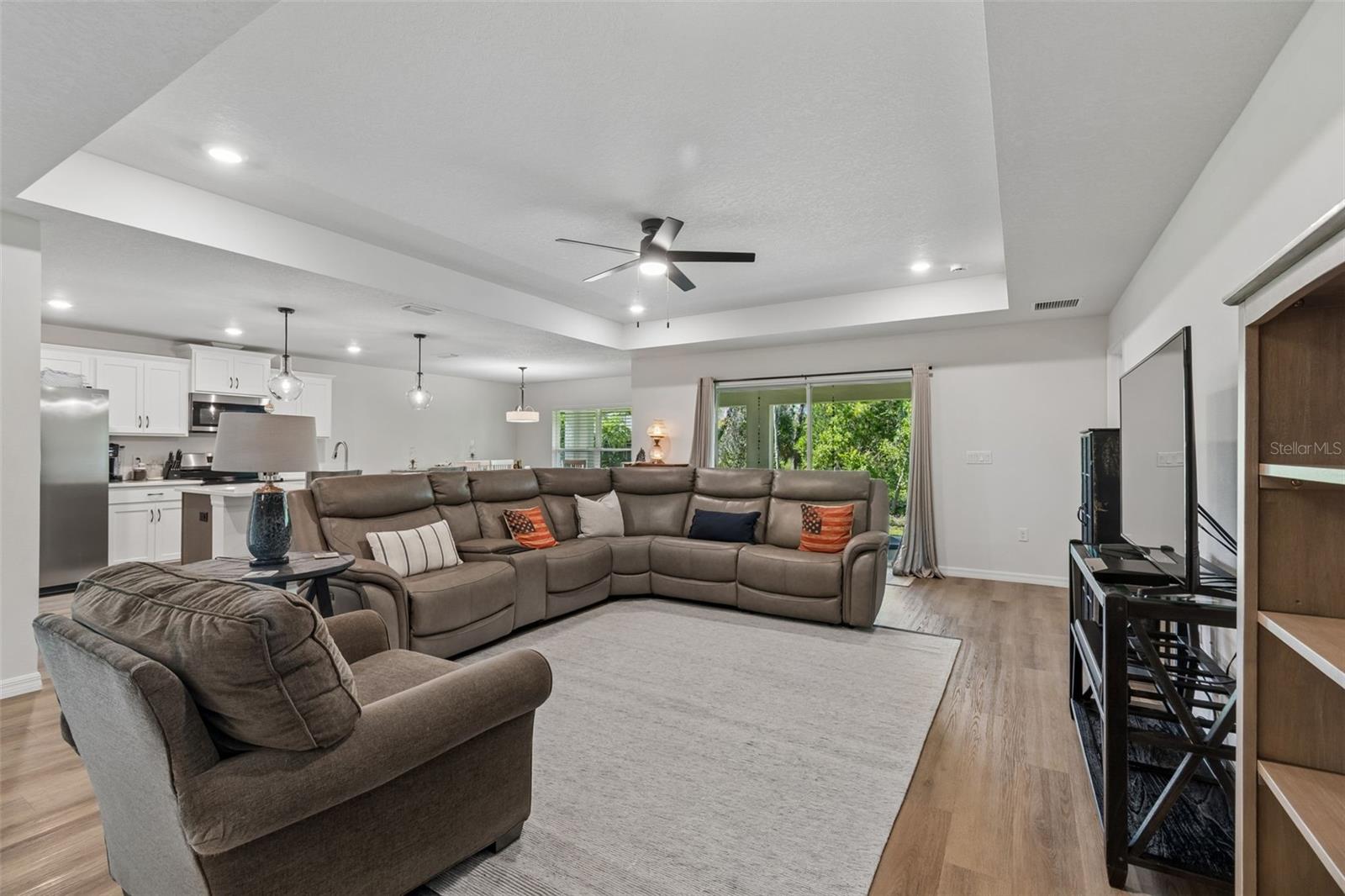 VOSS OAK LAKE ESTATE - Residential
