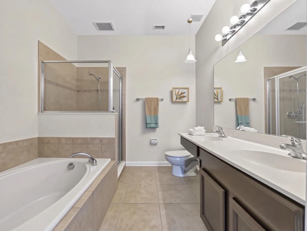 MOSS PARK COMMONS - Residential Lease