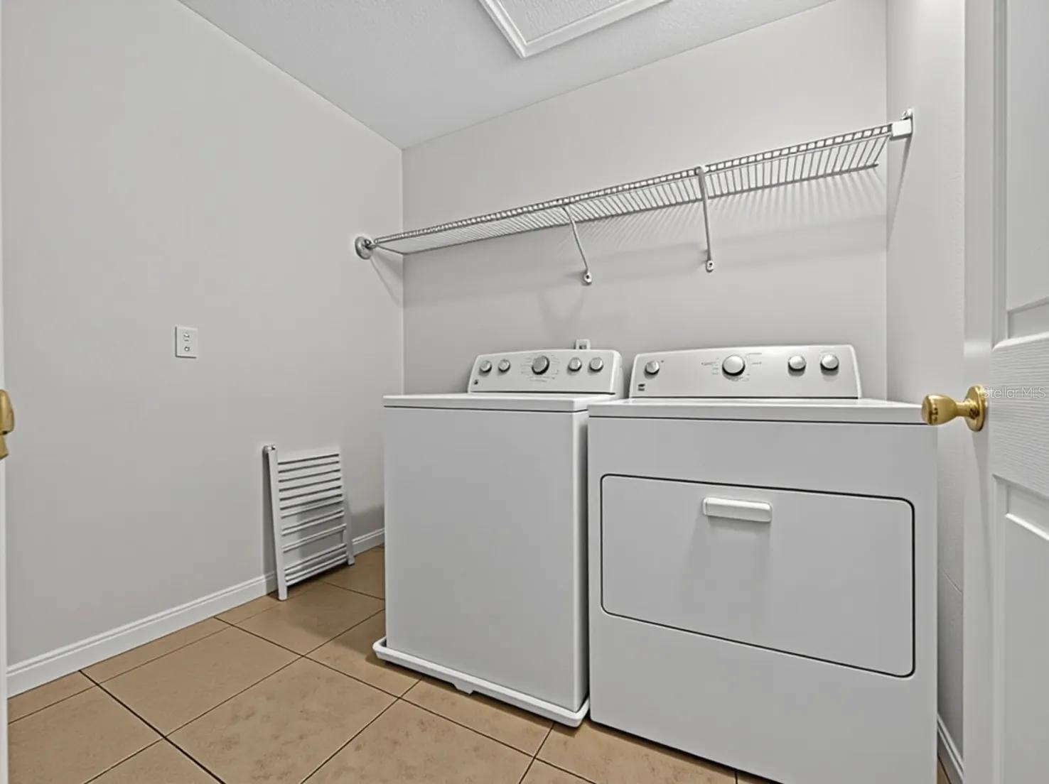 MOSS PARK COMMONS - Residential Lease