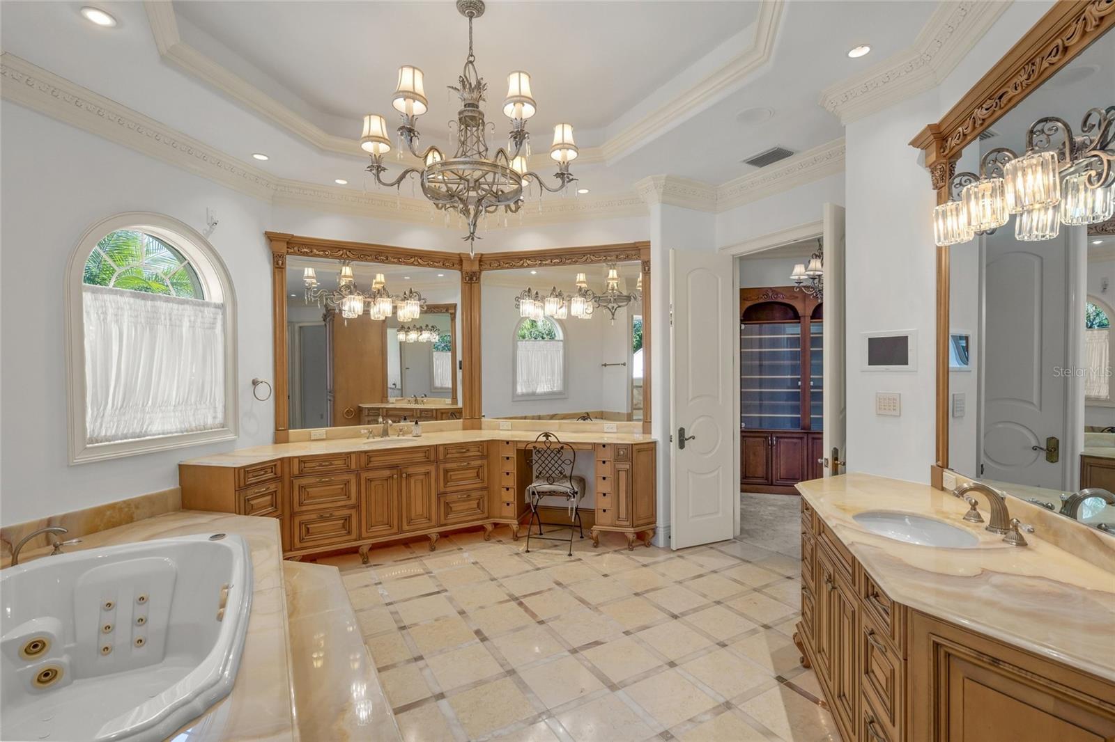 UNIVERSITY PARK COUNTRY CLUB/ALBEMARLE/ALBEMARLE - Residential