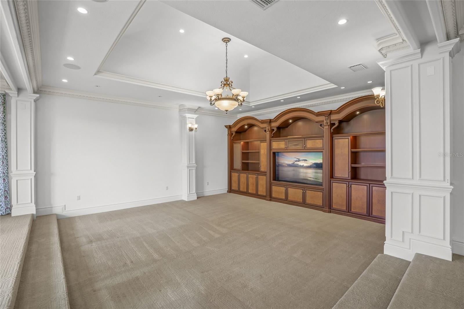 UNIVERSITY PARK COUNTRY CLUB/ALBEMARLE/ALBEMARLE - Residential