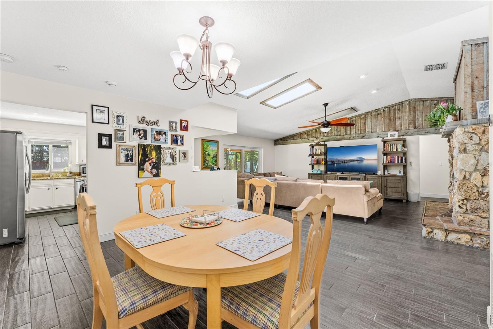 LAKE WAUNATTA WOODS - Residential