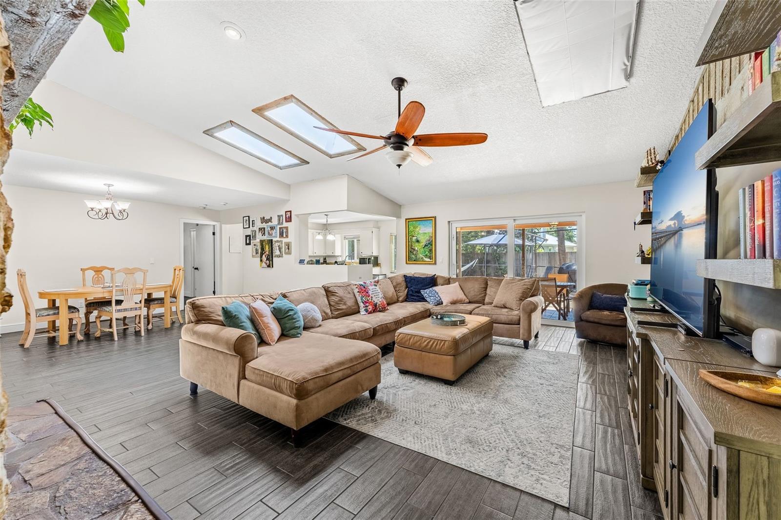 LAKE WAUNATTA WOODS - Residential