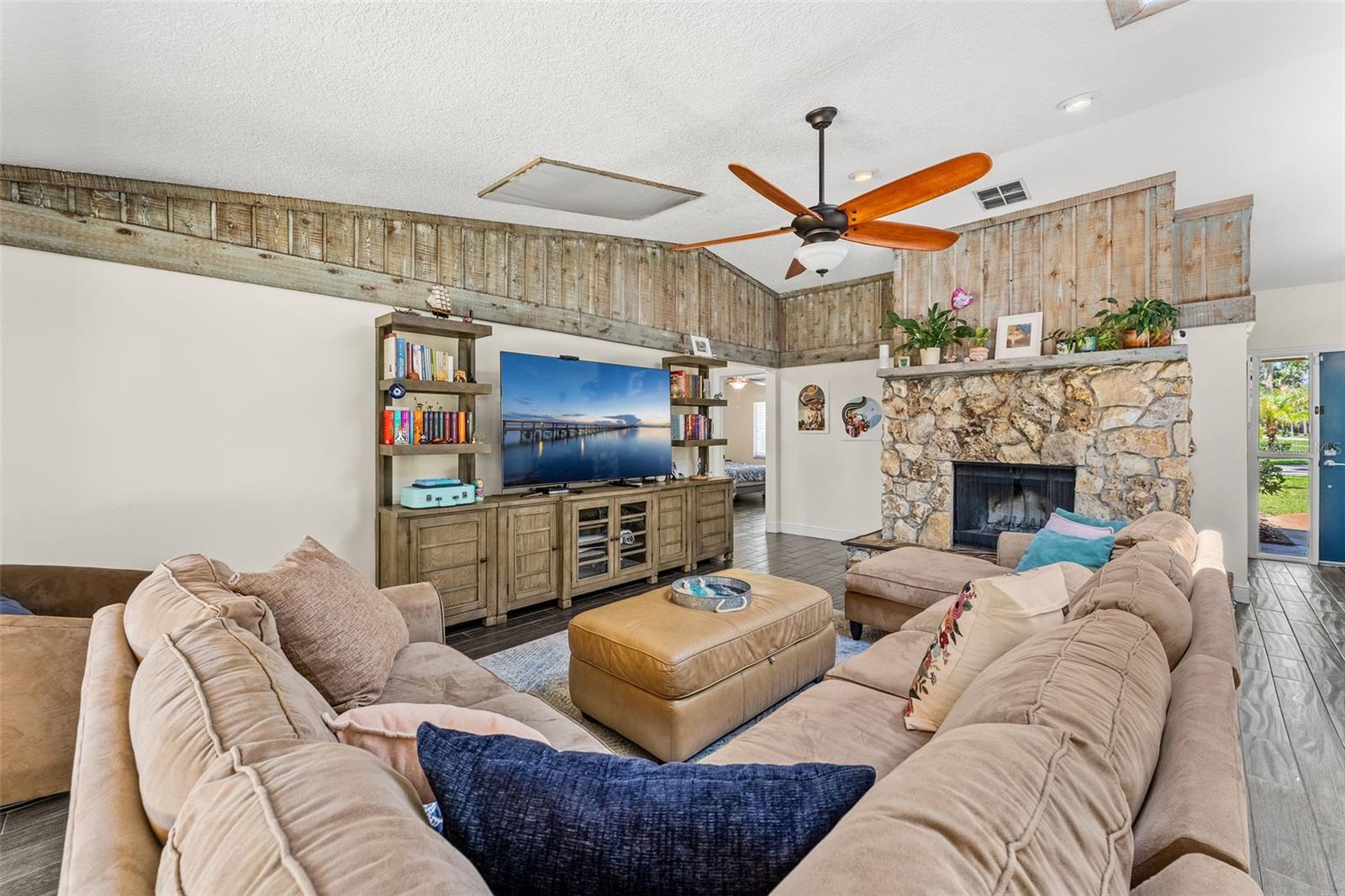 LAKE WAUNATTA WOODS - Residential
