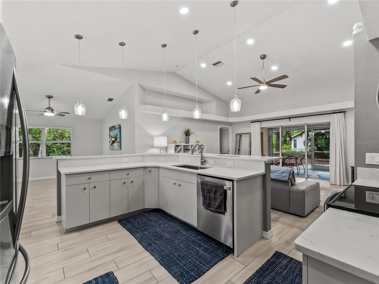 ROTONDA LAKES - Residential