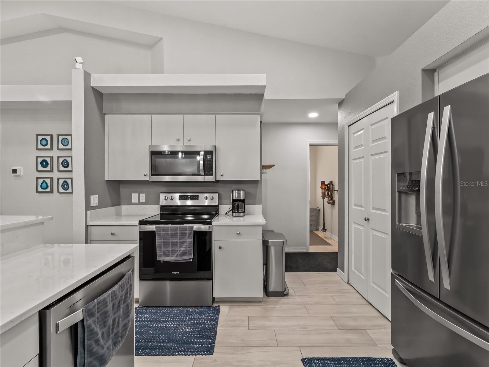 ROTONDA LAKES - Residential