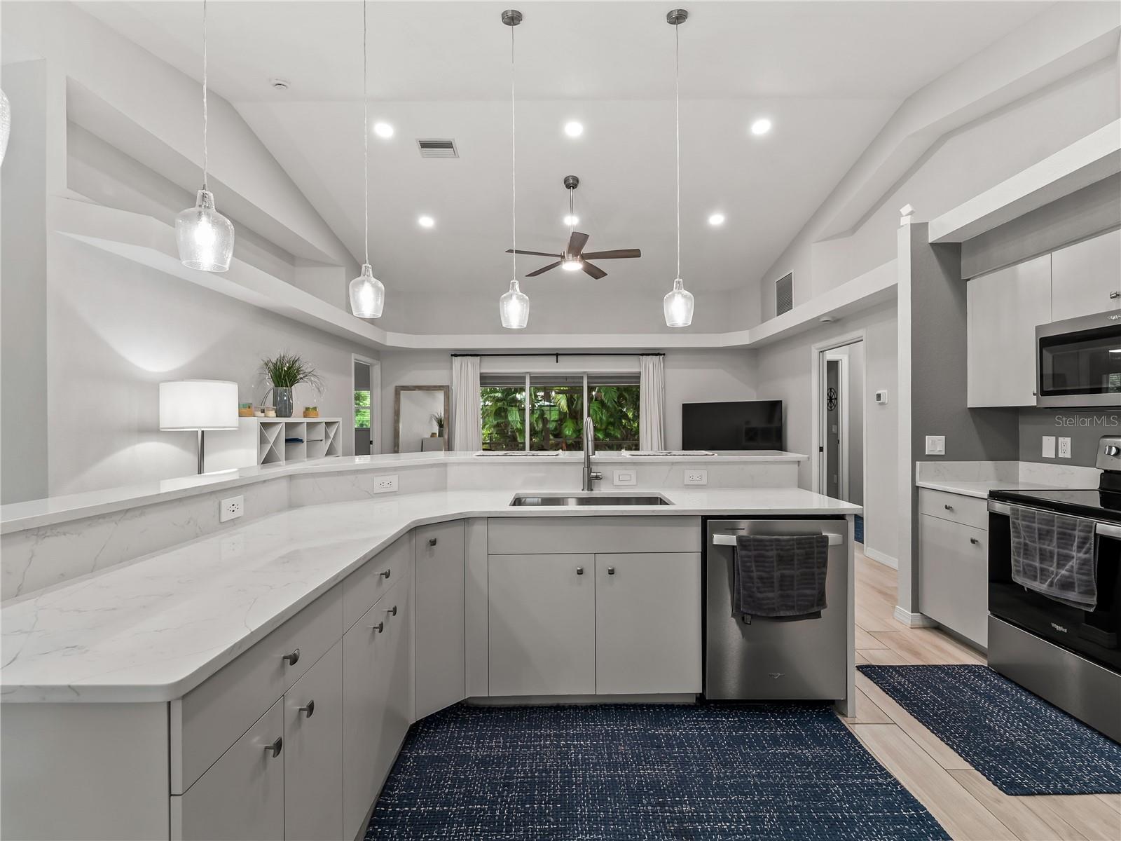 ROTONDA LAKES - Residential