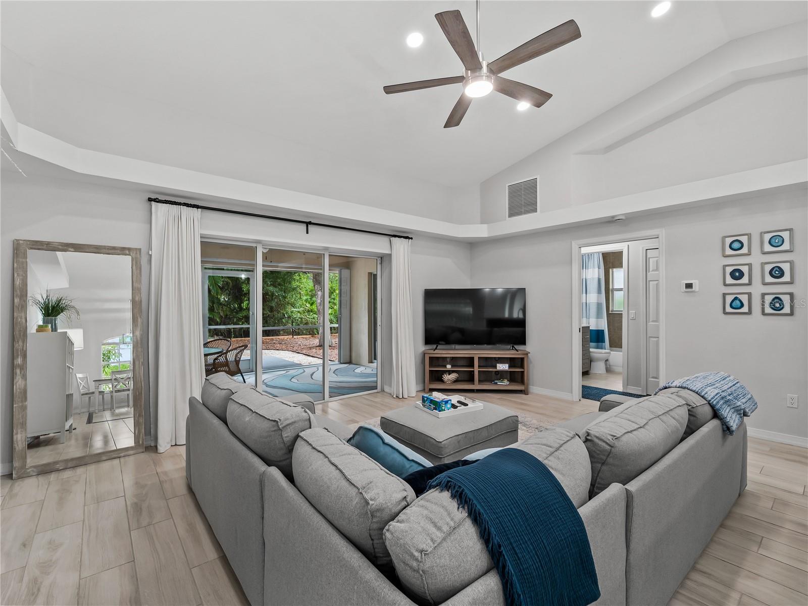 ROTONDA LAKES - Residential