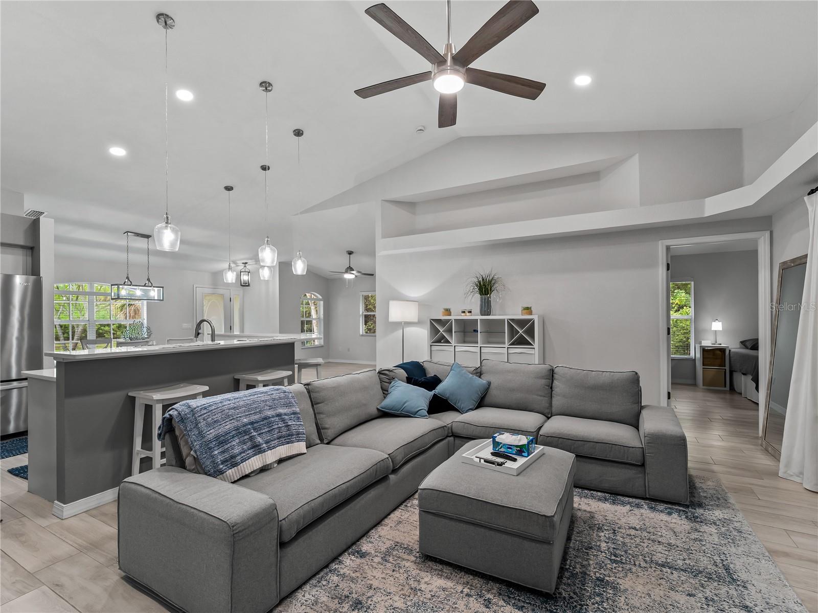 ROTONDA LAKES - Residential
