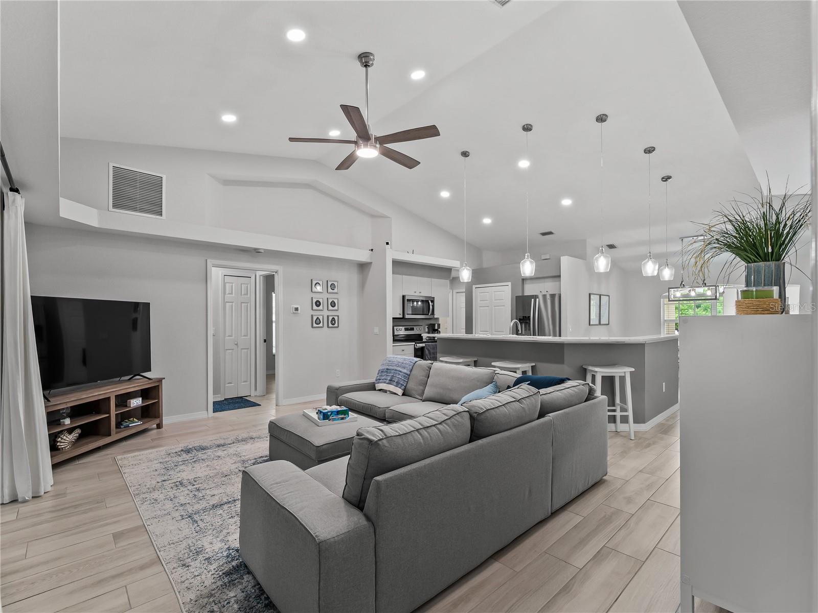 ROTONDA LAKES - Residential