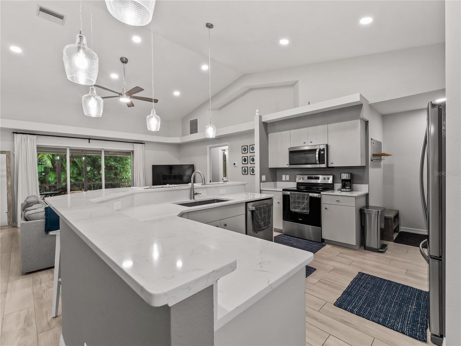 ROTONDA LAKES - Residential