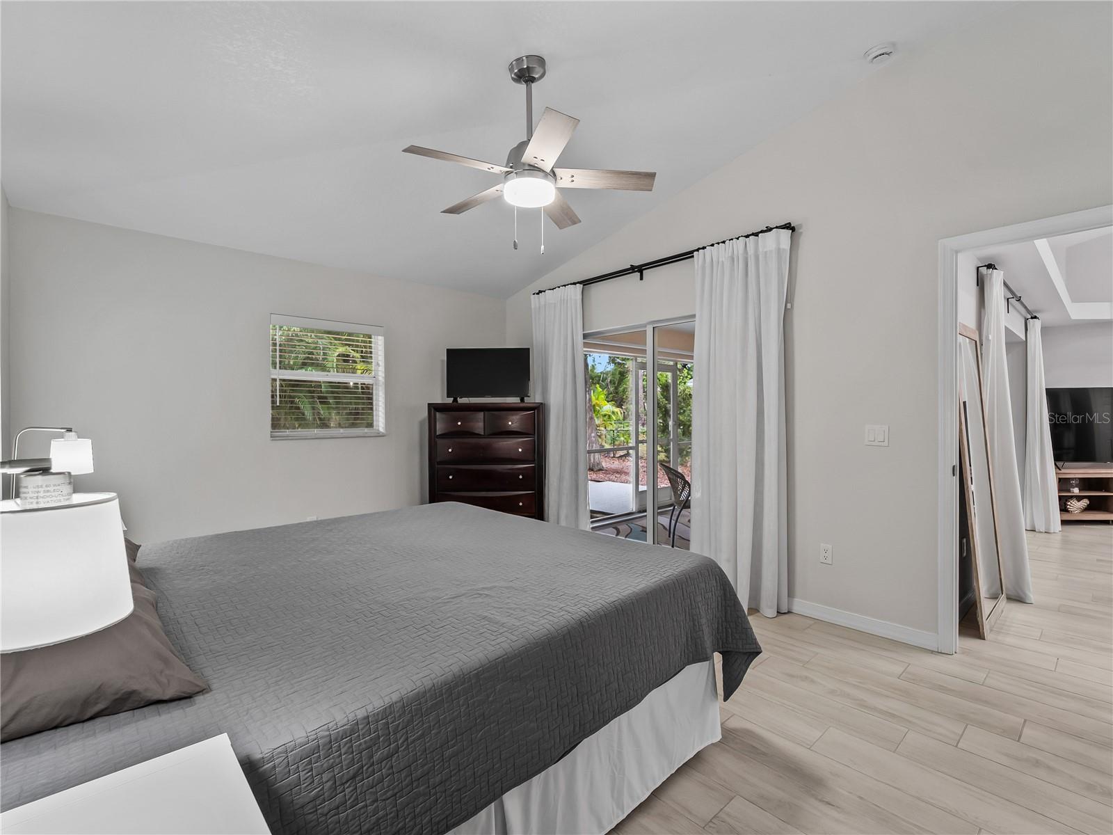 ROTONDA LAKES - Residential