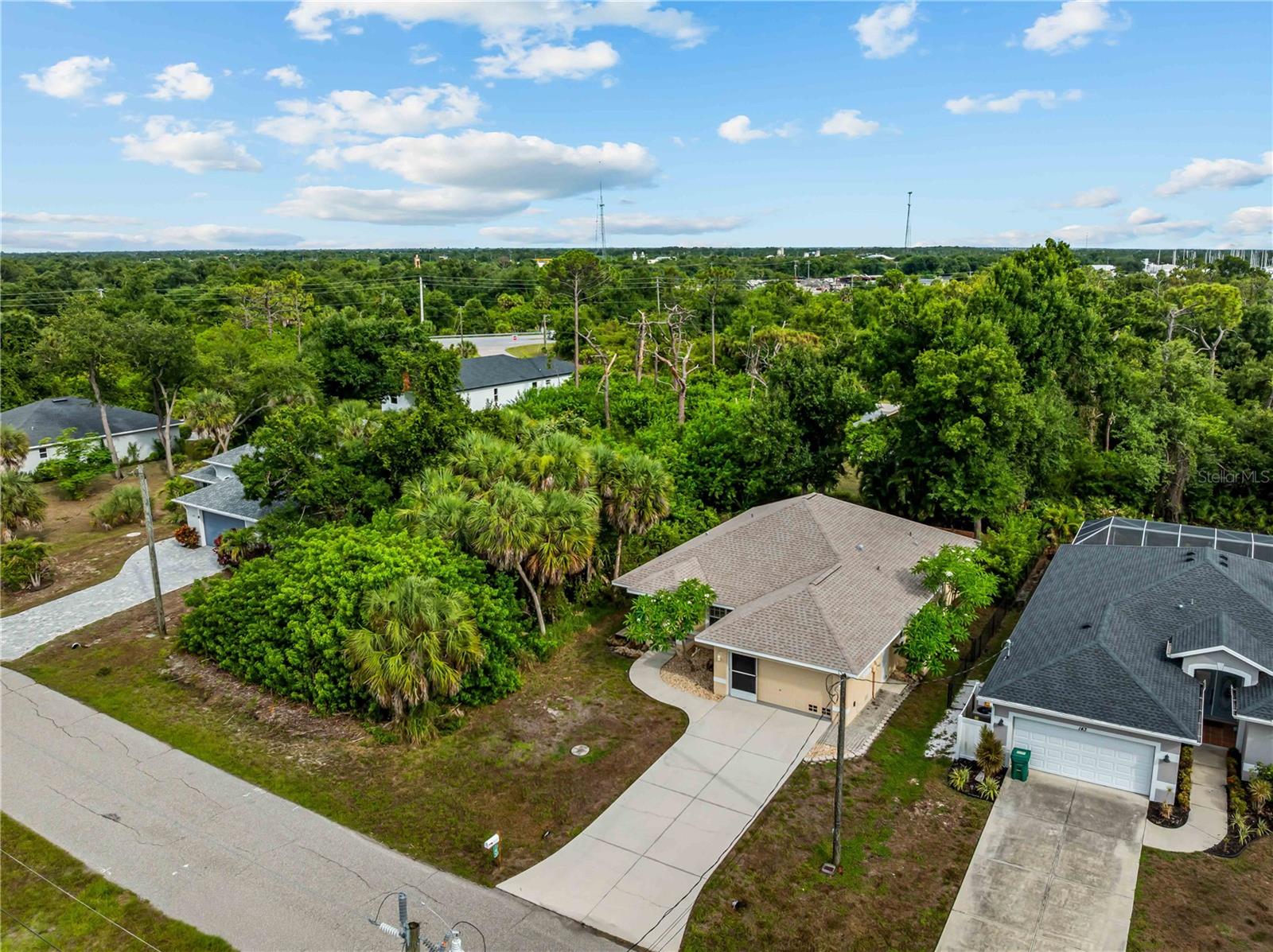 ROTONDA LAKES - Residential