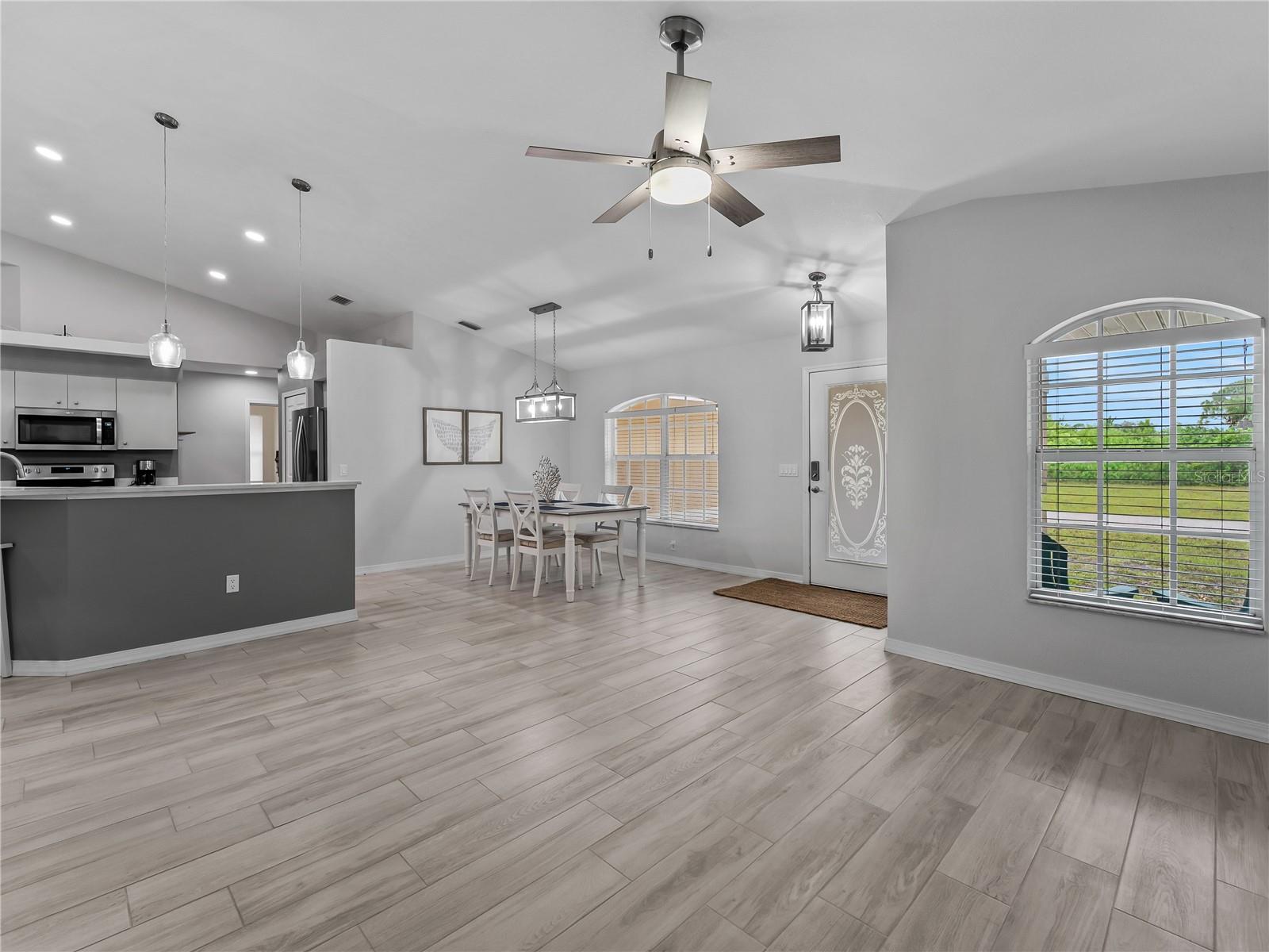 ROTONDA LAKES - Residential