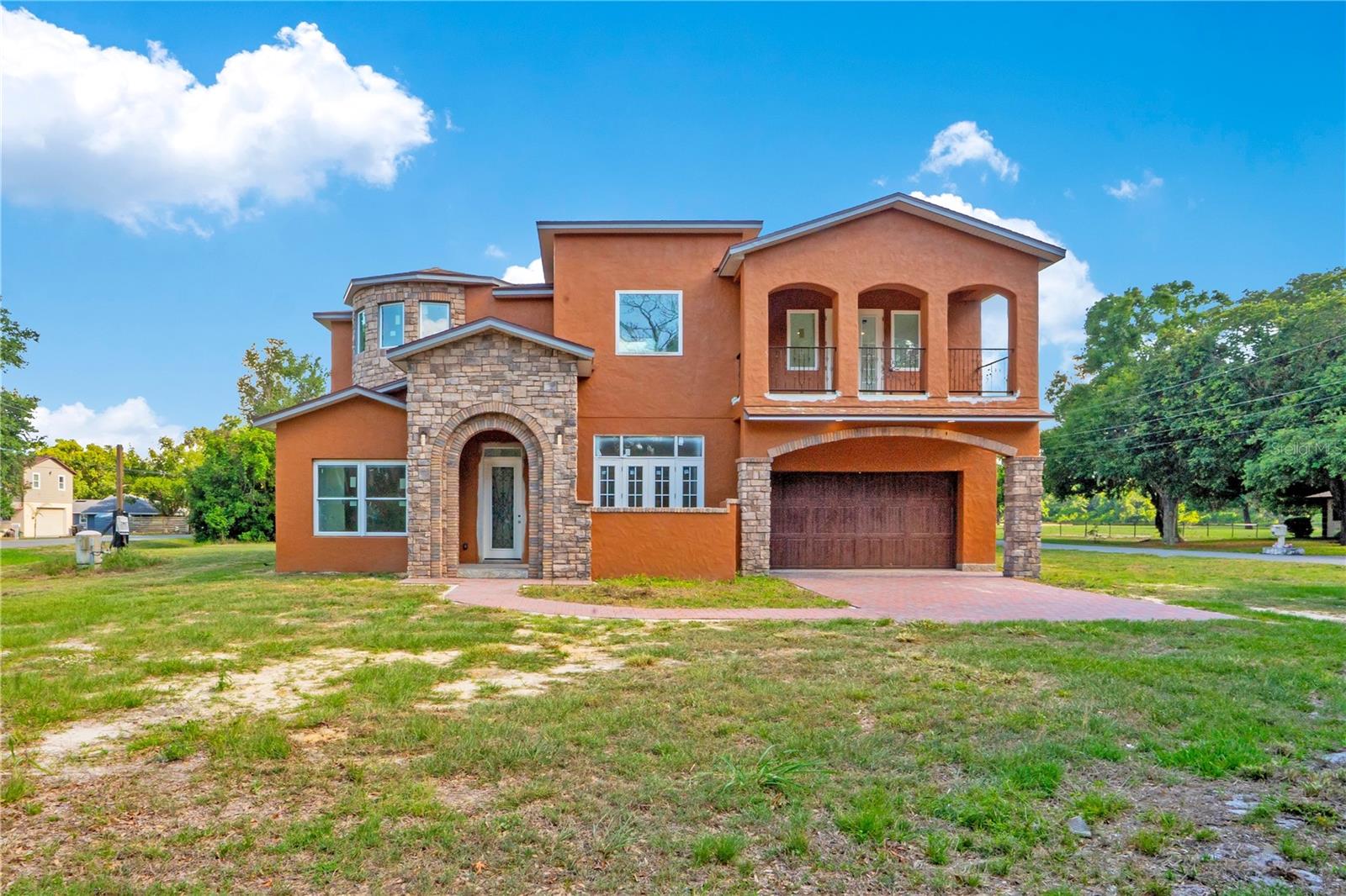 LAKE AGNES SHORES - Residential