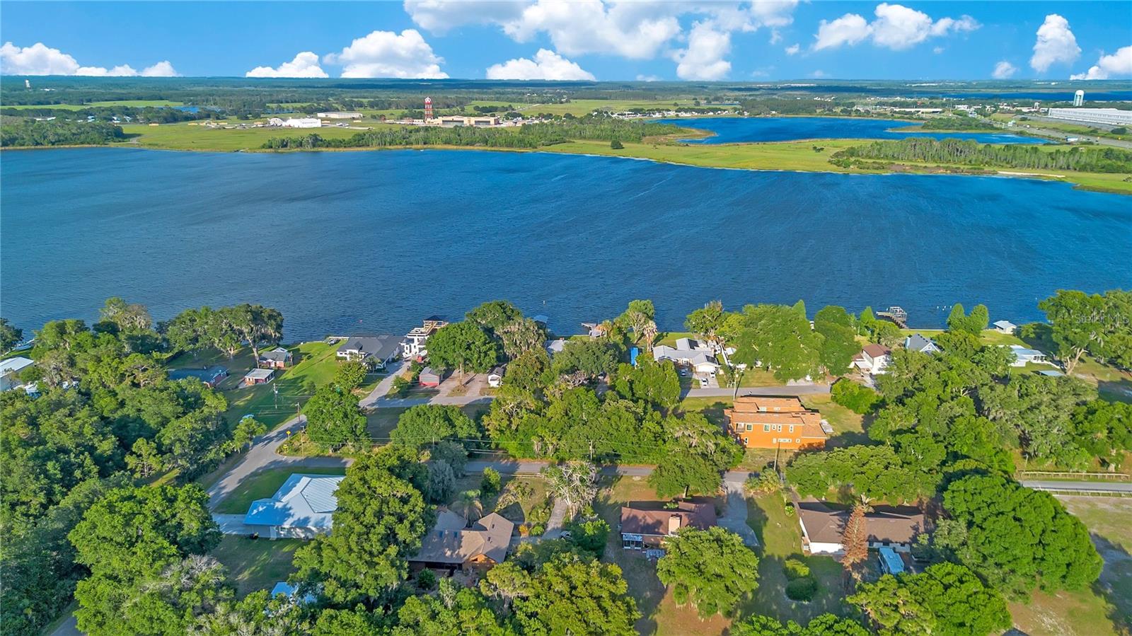 LAKE AGNES SHORES - Residential