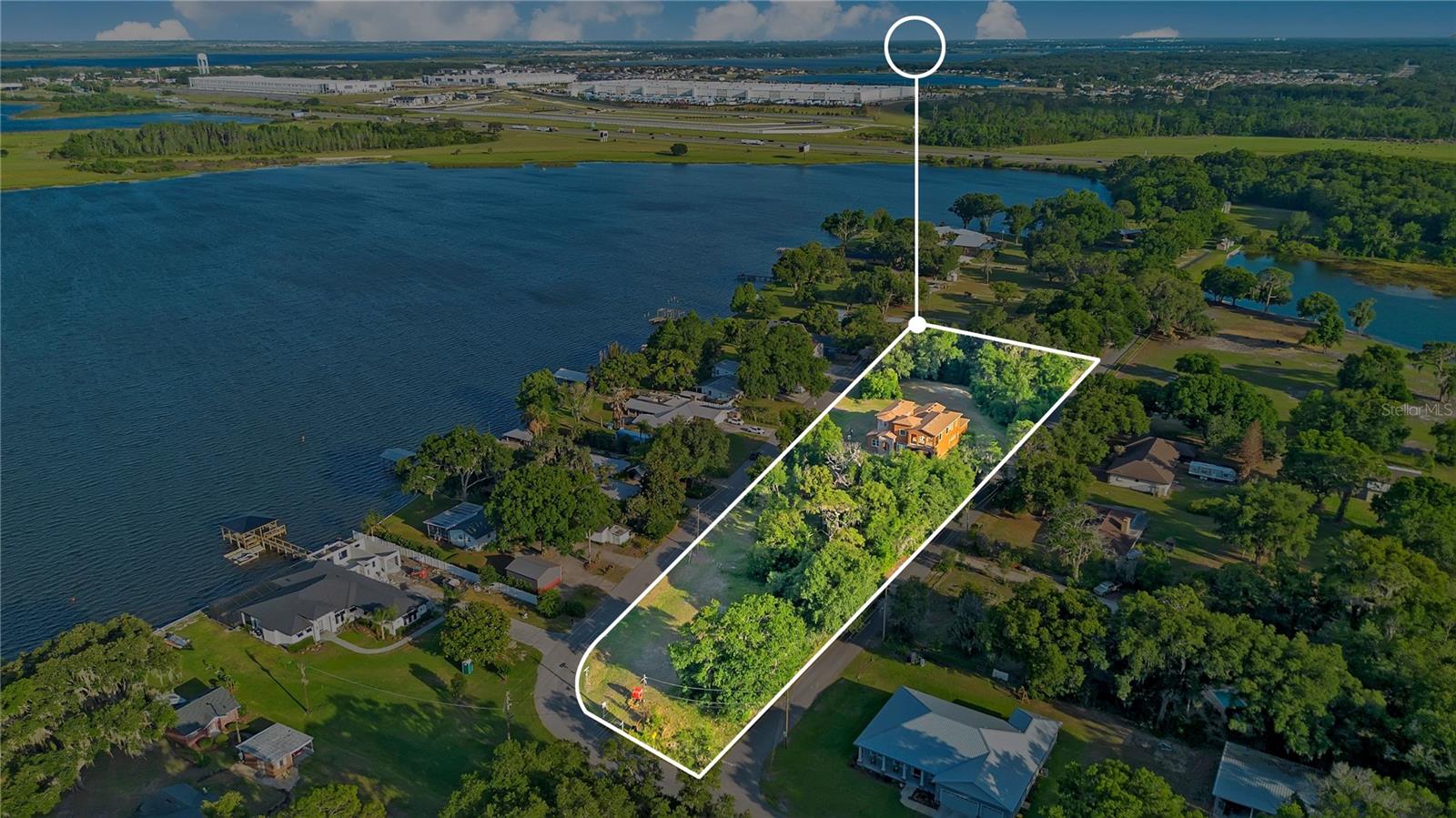 LAKE AGNES SHORES - Residential