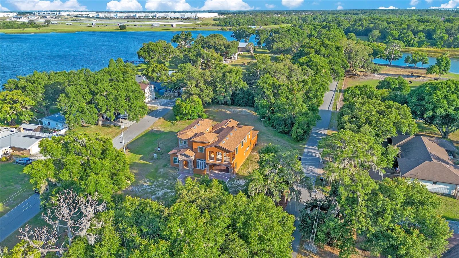 LAKE AGNES SHORES - Residential