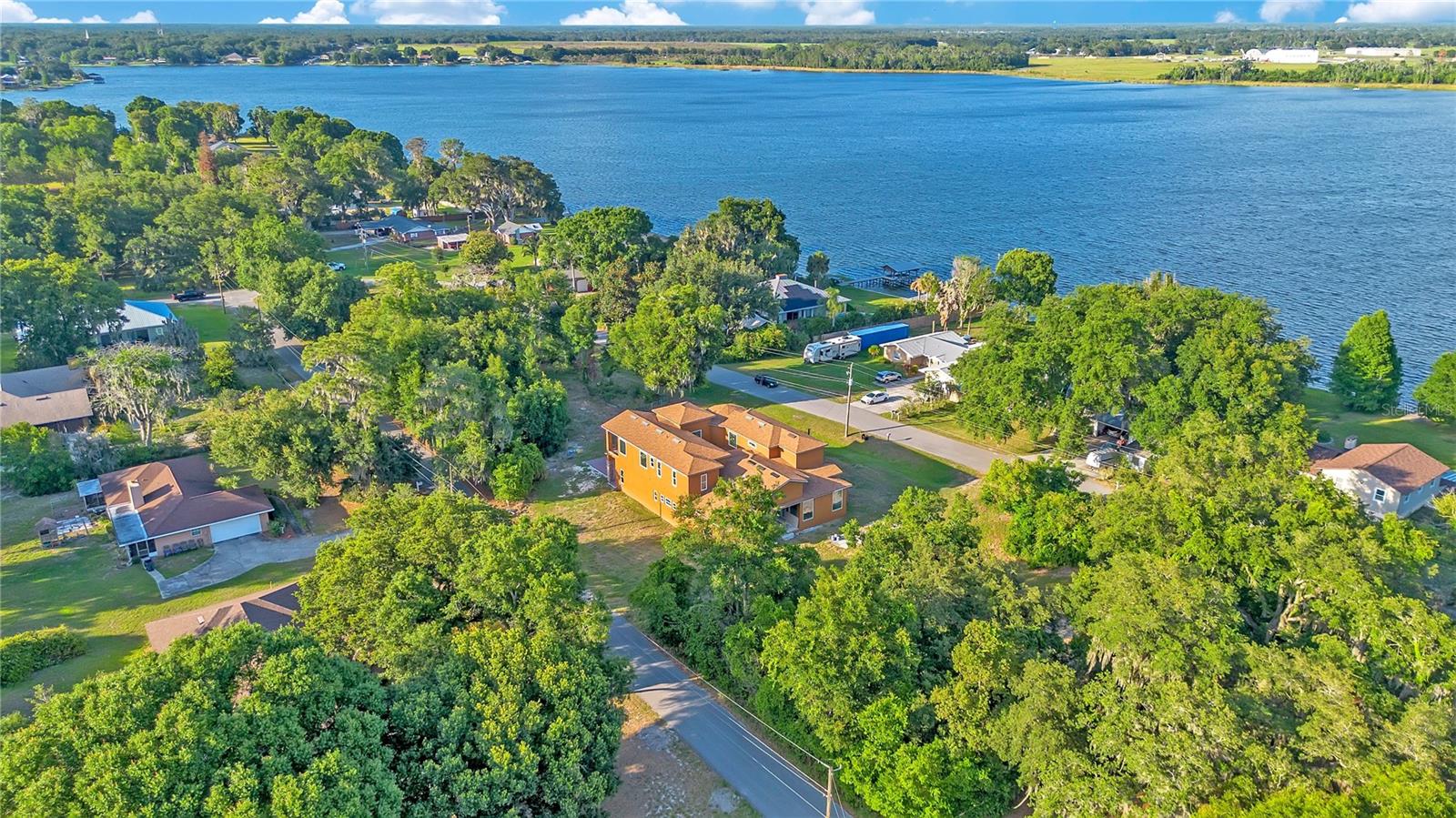 LAKE AGNES SHORES - Residential