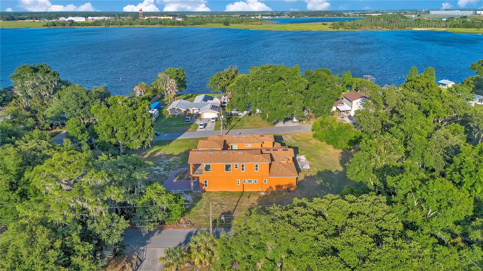 LAKE AGNES SHORES - Residential