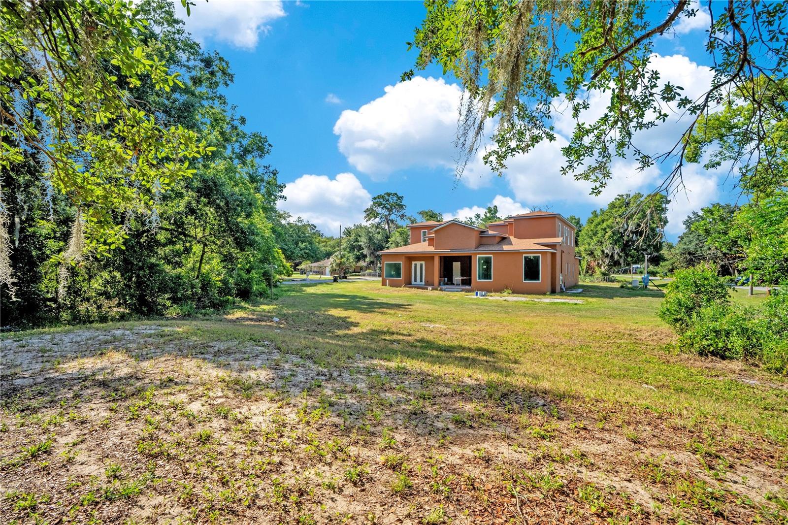 LAKE AGNES SHORES - Residential
