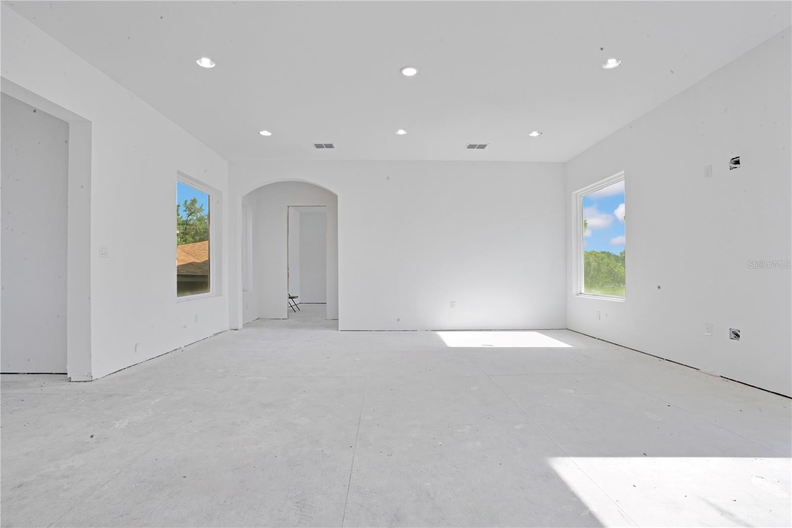 LAKE AGNES SHORES - Residential