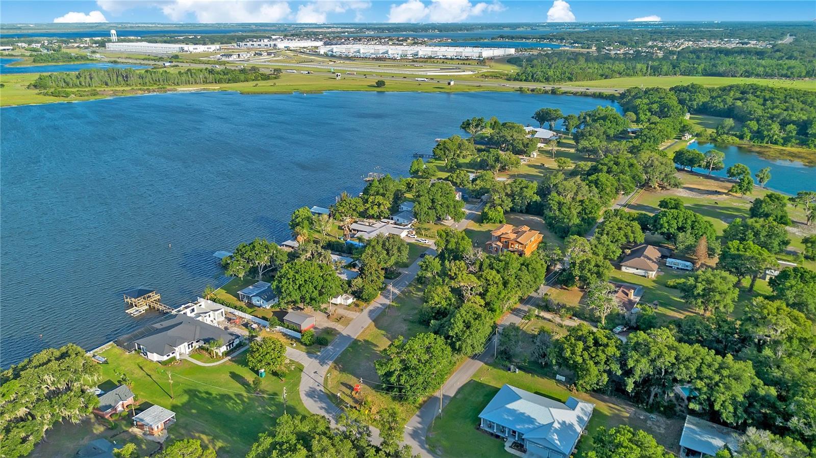 LAKE AGNES SHORES - Residential