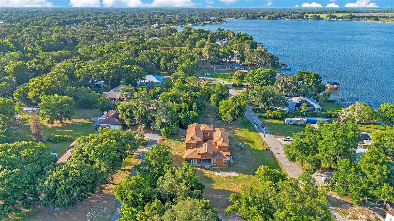 LAKE AGNES SHORES - Residential