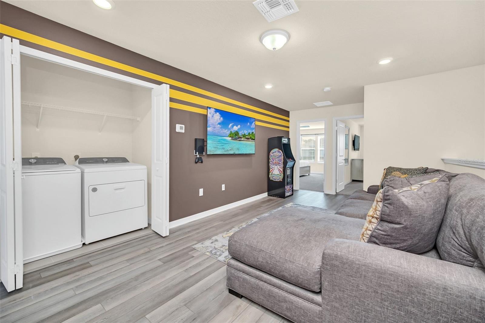 WINDSOR ISLAND RESIDENCE PH 3 - Residential