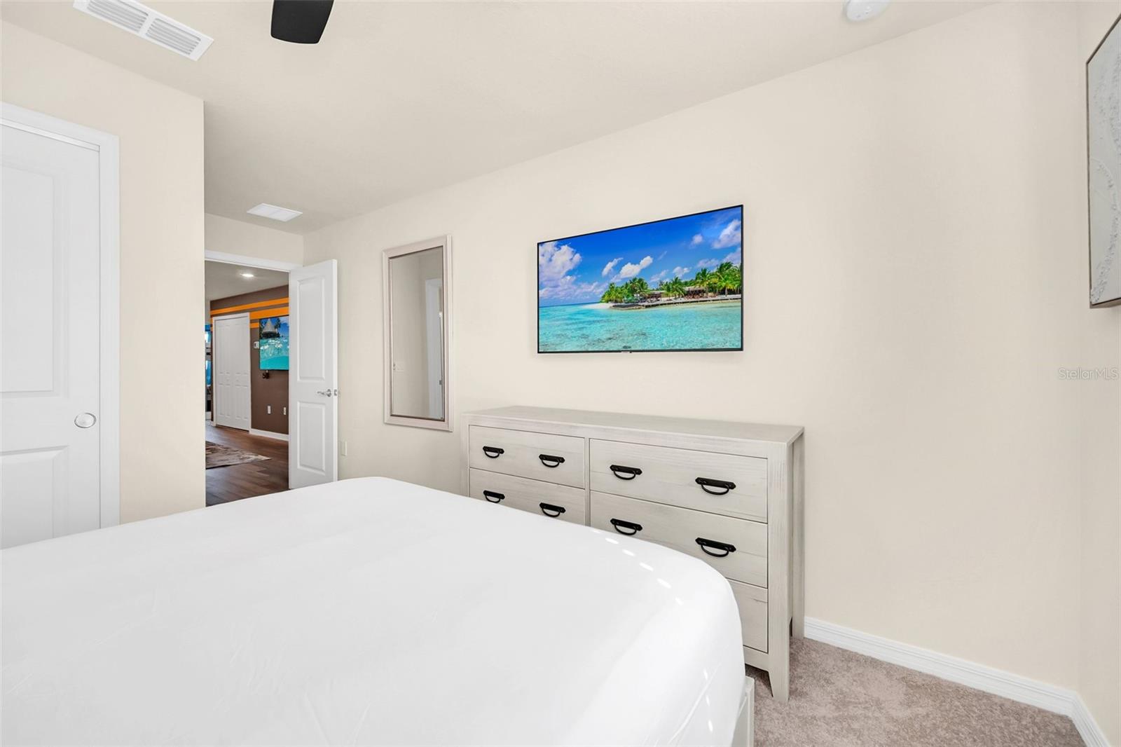WINDSOR ISLAND RESIDENCE PH 3 - Residential